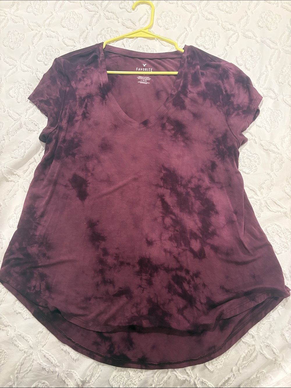 American Eagle Outfitters Plum Tie-Dye V-Neck Short Sleeve Top